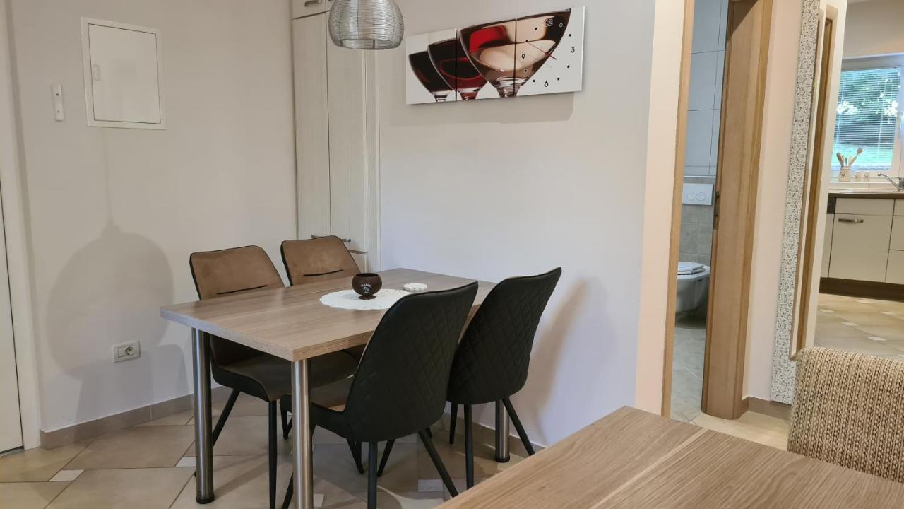 Villa Amalia Apartments マリンスカ エクステリア 写真